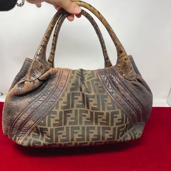 authentic FENDI Brown Leather Gold-plated Spy Shoulder Bag - Picture 5 of 15